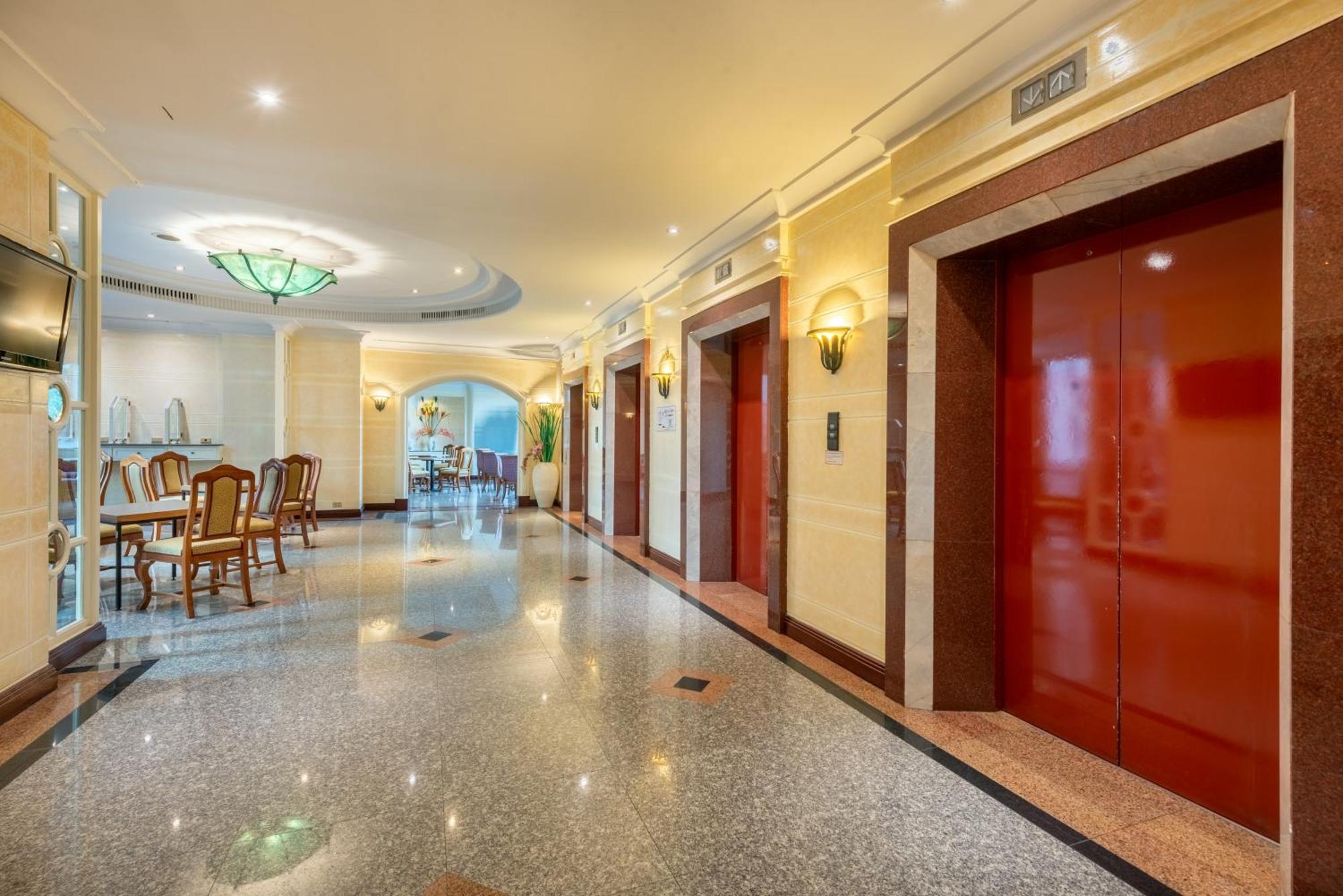 בנגקוק Royal Benja Hotel מראה חיצוני תמונה Interior of the hotel